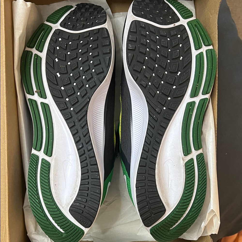 Nike Men’s air zoom Pegasus 38 Oregon - Black/Green/Yellow - Picture 3 of 3